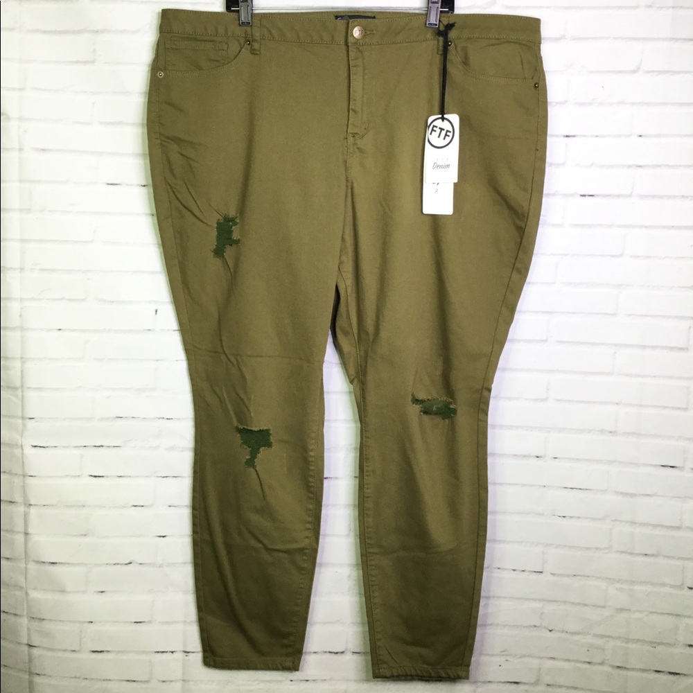 Fashion To Figure Plus Size 24 Skinny Denim Jeans - Picture 1 of 8